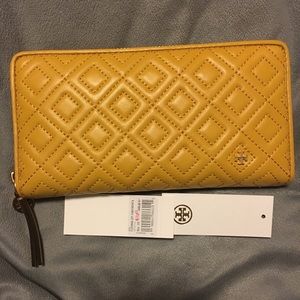 NWT - Tory Burch Zip Continental Wallet